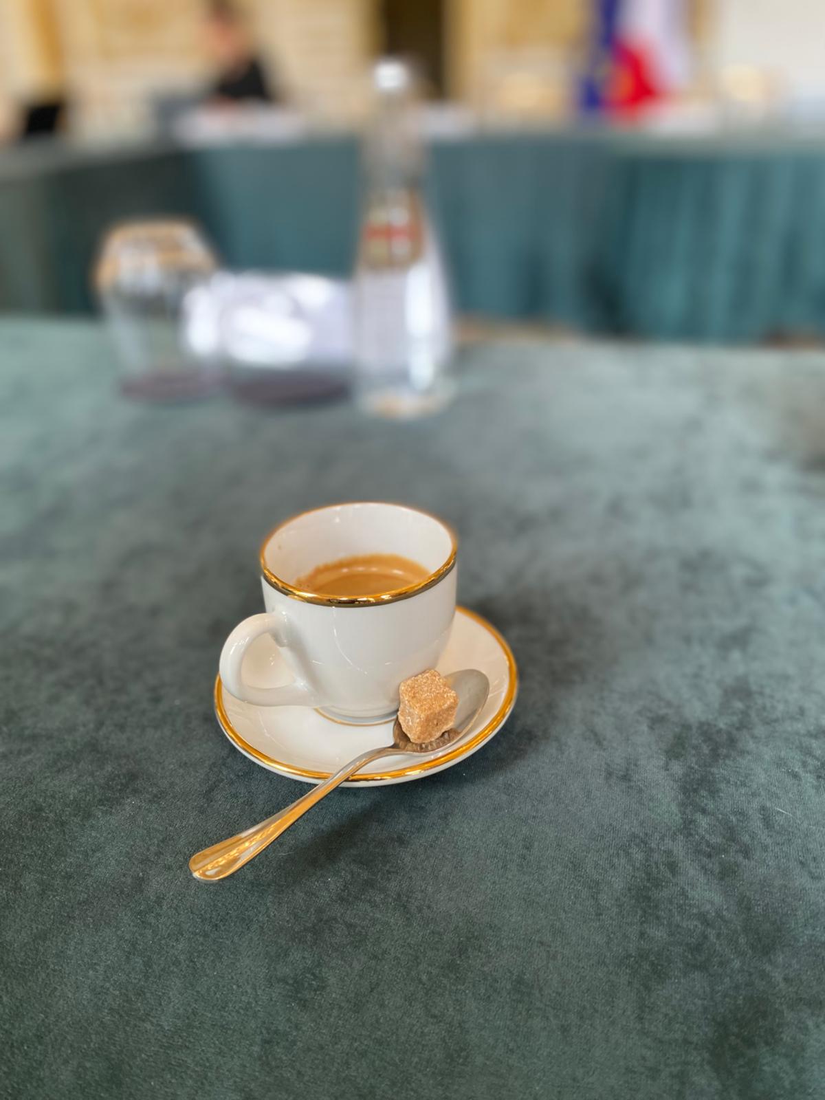 café