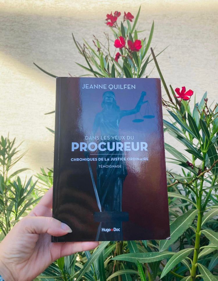 dans les yeux du procureur